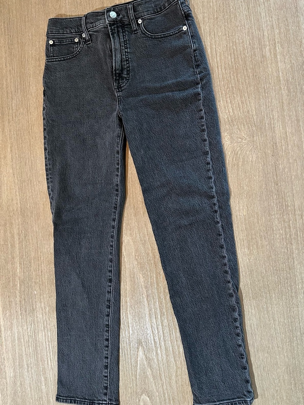 Madewell The Perfect Vintage Jean in a washed black/charcoal denim, size 26